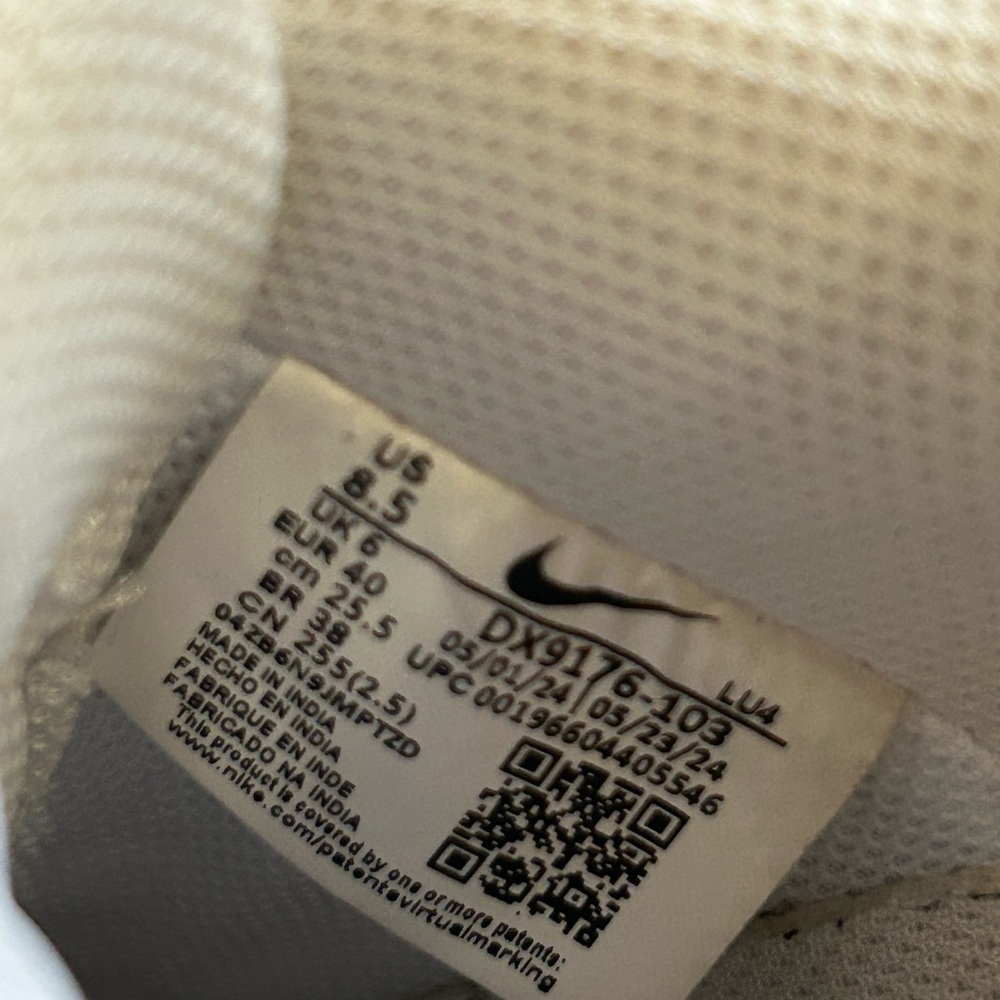 Women’s Nike Gamma Force Shoes (White/Light Bone/Sanddrift/Phantom) - Picture 9 of 9